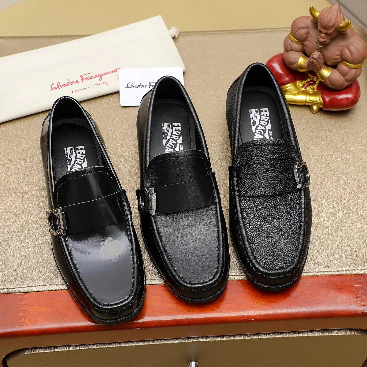 Men's shoes 💰460 🔥 Ferragamo new men's casual slip-on shoes 🇨🇳 Official website original 1:1 mold, original quality 💯 fine workmanship, high-end luxury ☘ The upper is made of imported Italian first-layer cowhide 🌴 Luxurious water dyeing 🐂 Leather lining 🍓 Rubber wear-resistant and non-slip outsole, breathable and comfortable to wear 🍍 The first choice for high-taste men, color optional! Code number 38-44 (45.46. Customized)